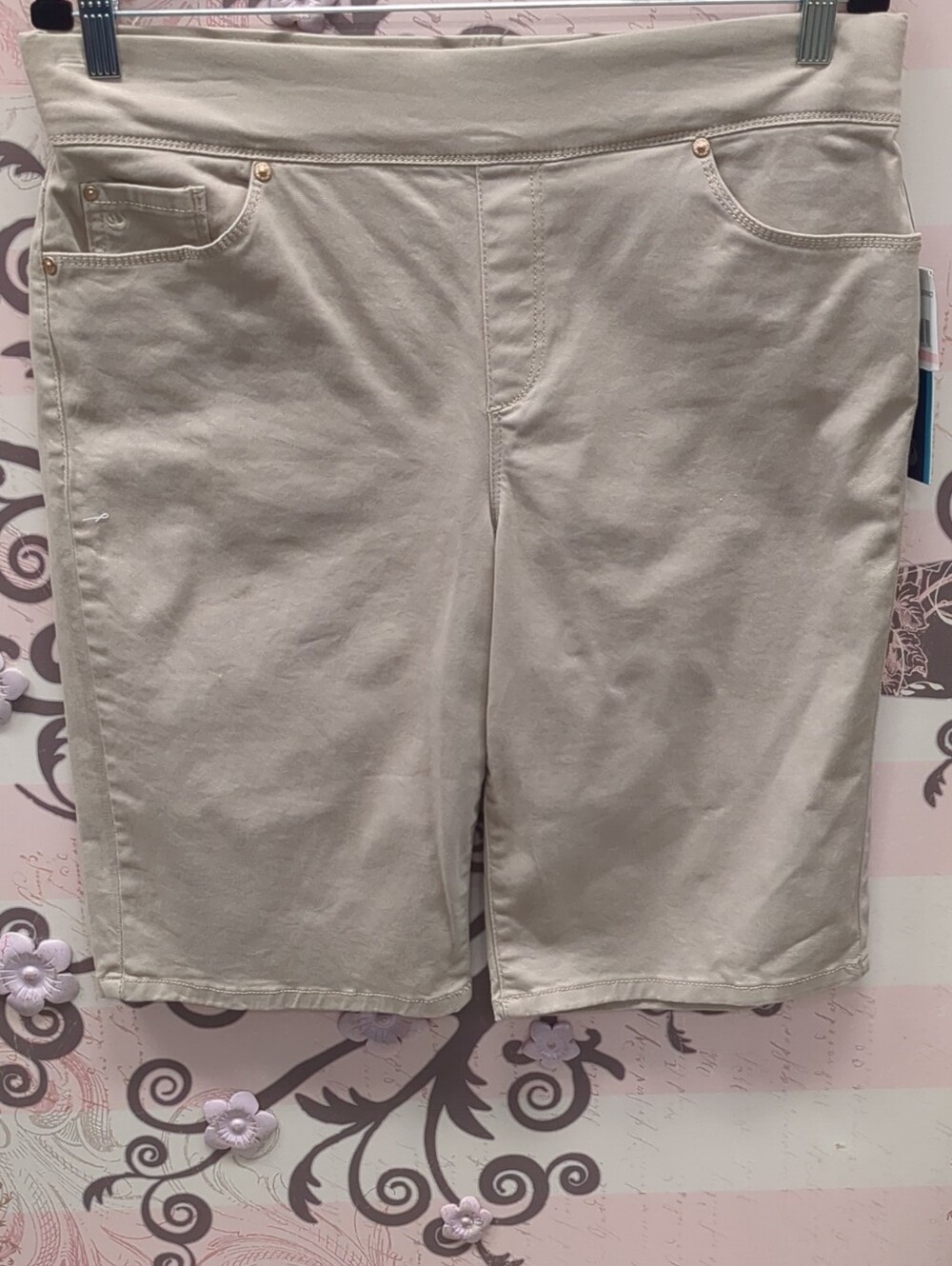 Gloria Vanderbilt Beige Stretch Bermuda Shorts